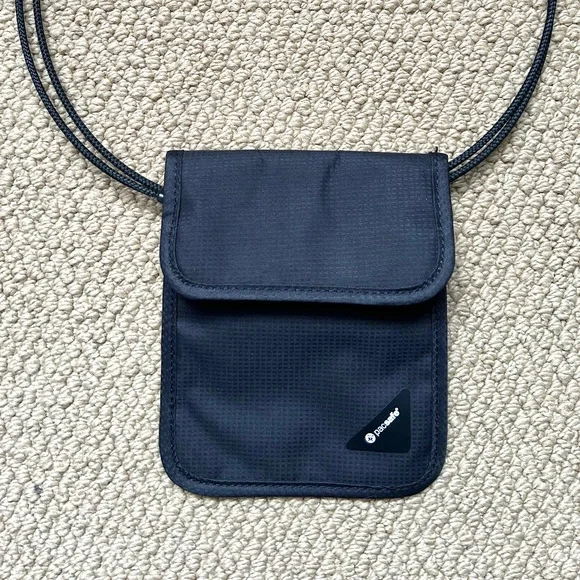 PacSafe Neck Pouch - Picture 1 of 3